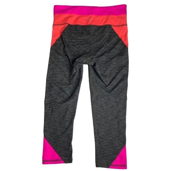 Athleta Chaturanga Colorblock Capri Leggings. Size Small - Picture 7 of 8